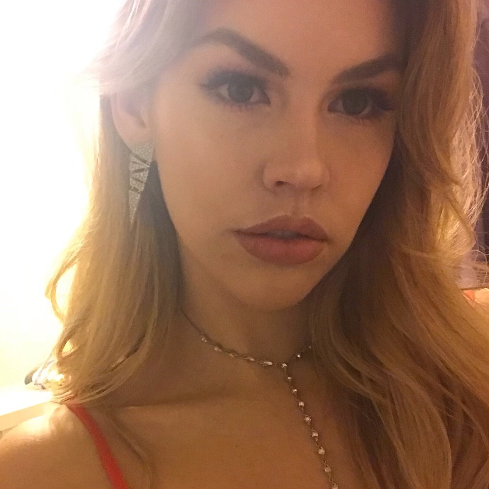 Meet your Posher, Kendra